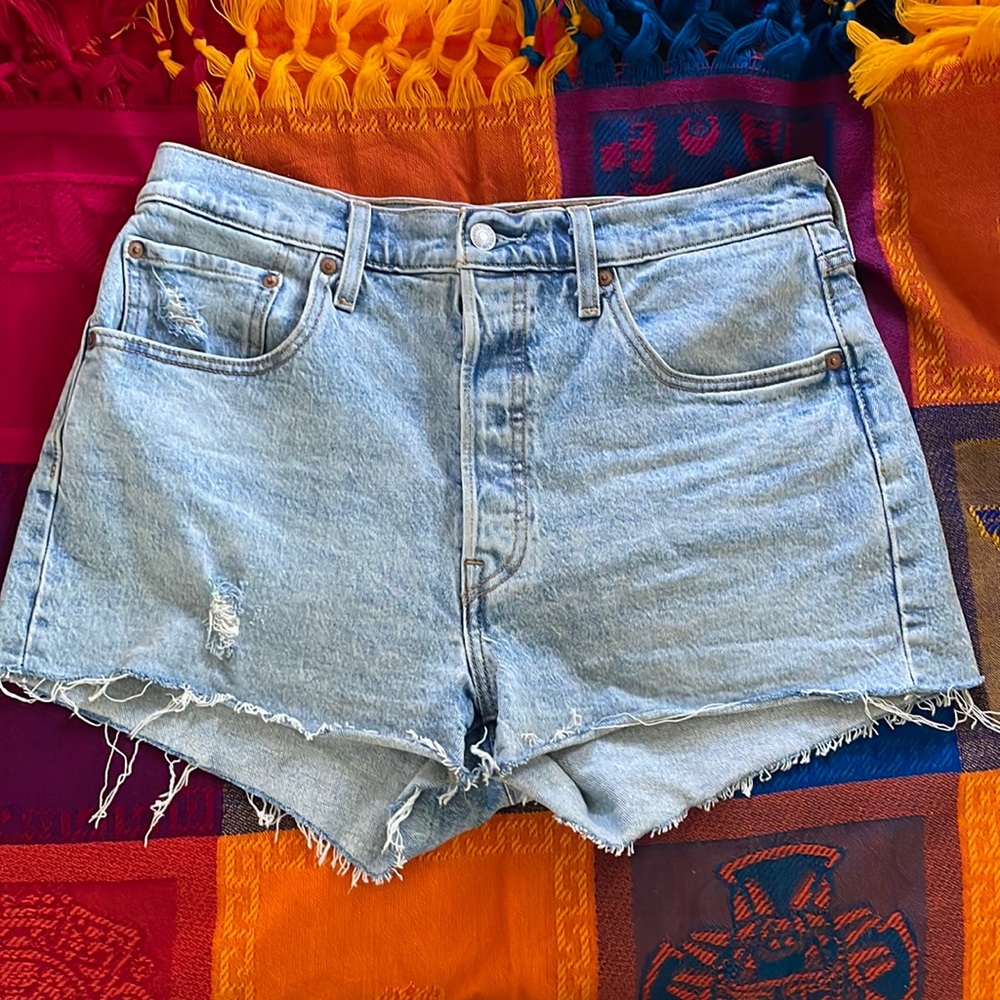 Levi Strauss & Co | High-Waisted Light Blue Denim Shorts | Size 31